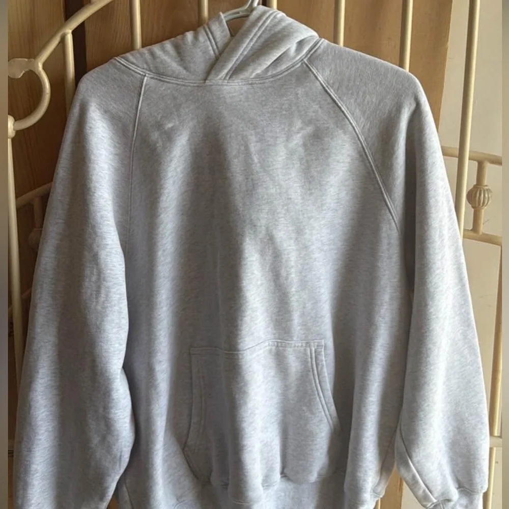 TNA ARITZIA MEGA RAGLAN HOODIE - Picture 1 of 3